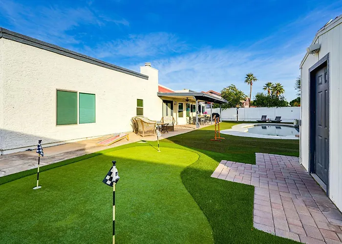 Pool, Putting & Games: Home! Holiday home