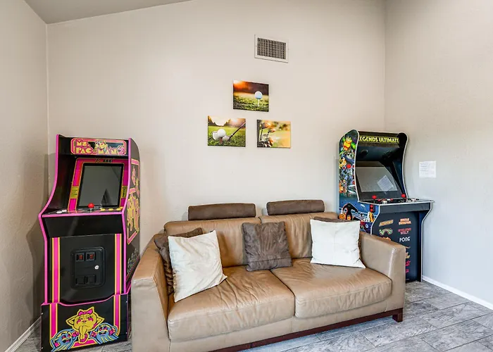 Holiday home Pool, Putting & Games: Home! *
