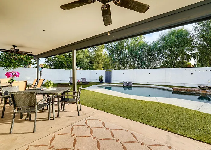 Holiday home Pool, Putting & Games: Home! Chandler