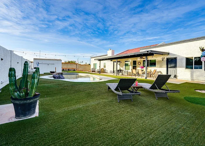 Holiday home Pool, Putting & Games: Home!