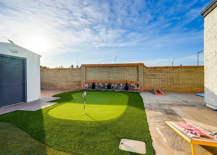 Pool, Putting & Games: Home! Holiday home