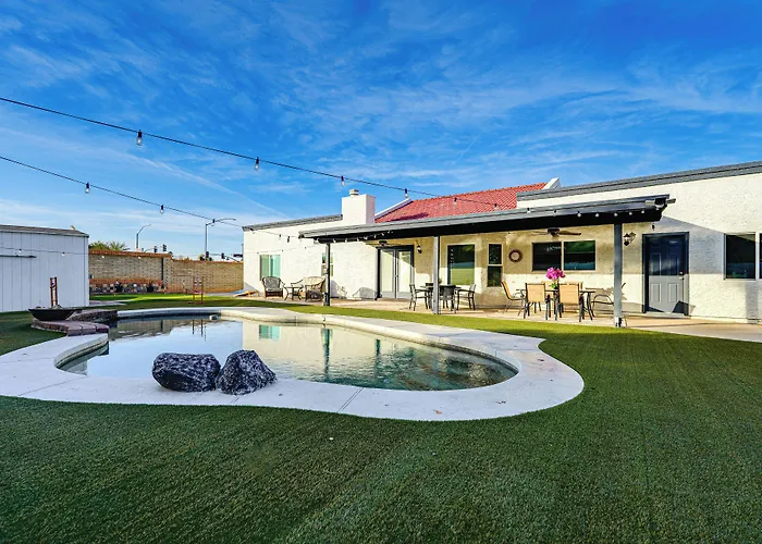 Pool, Putting & Games: Home! Holiday home