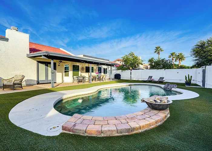 Pool, Putting & Games: Home! Holiday home